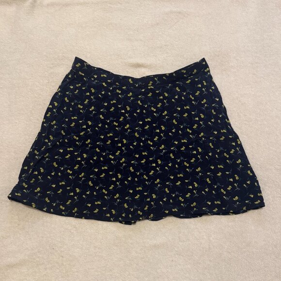 Crepe Floral Mini Skirt Size M - Picture 2 of 7